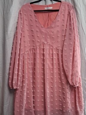 Textured Pink Midi Dress with V-Neck and Long Sleeves